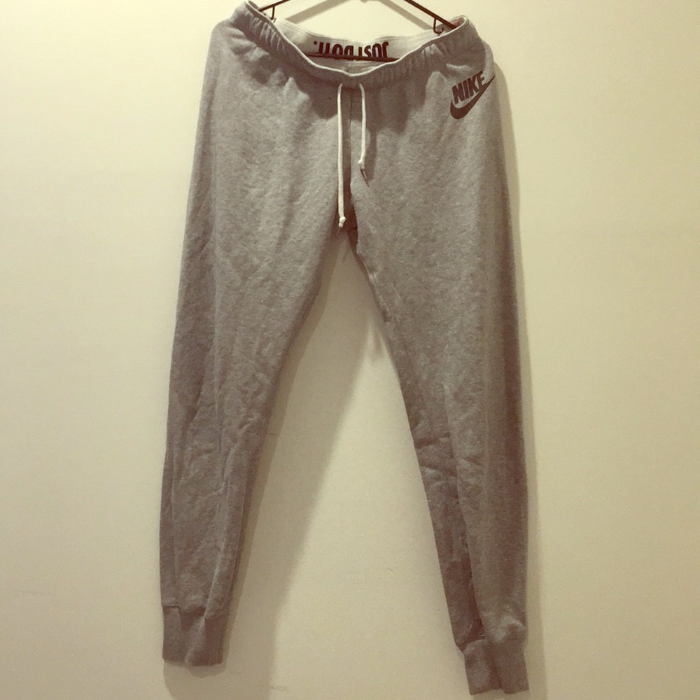 Nike joggers size medium